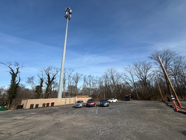 More Photos Of 7500-7504 N Main St, Dayton Bar For Sale