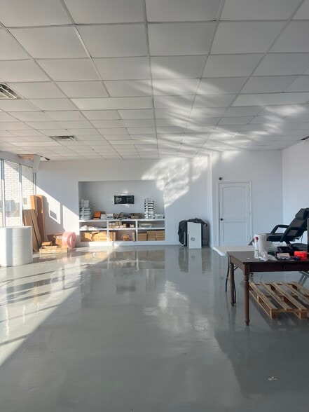 More Photos Of 1007 S Murray Ave, Anderson Light Distribution For Sale