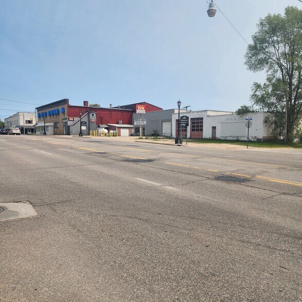 More Photos Of 104 S Main St, Evart Storefront For Sale