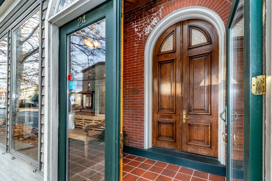 More Photos Of 24 N Main St, Lambertville Office For Sale