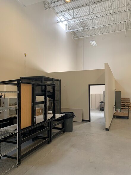 More Photos Of 135-141 Barnum Rd, Devens Manufacturing For Lease