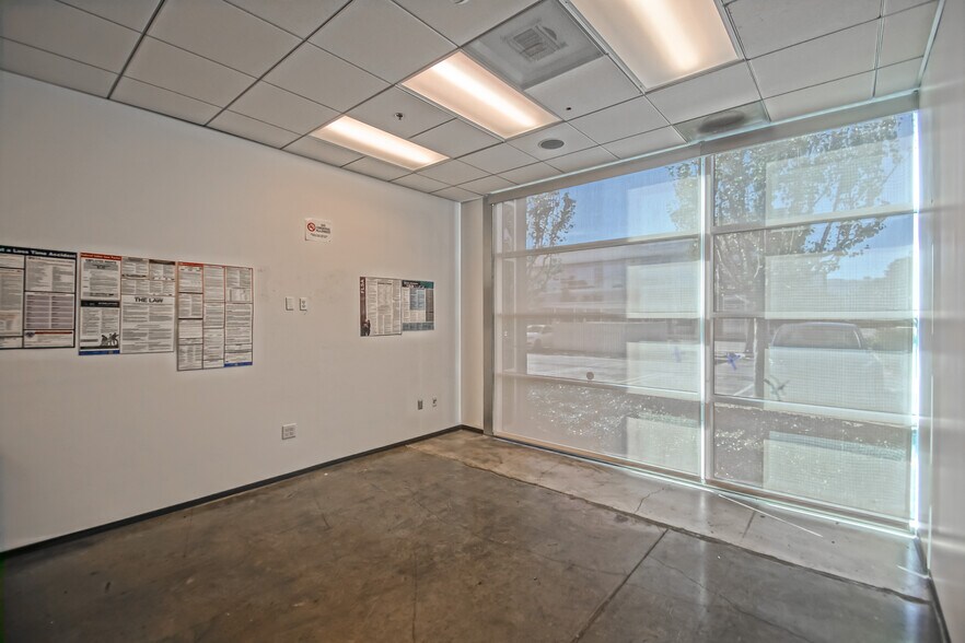 More Photos Of 887-889 N Douglas St, El Segundo Loft Creative Space For Sale