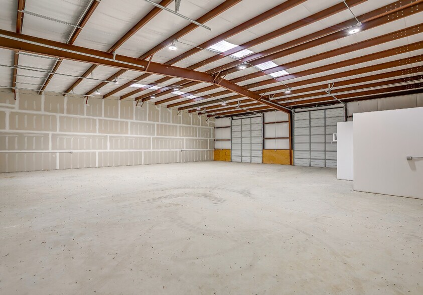 More Photos Of 4525-4529 JD Mouser Pky, Alvarado Warehouse For Lease