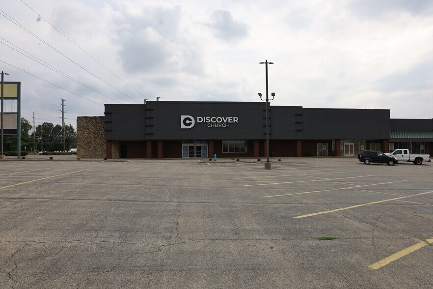 More Photos Of 2800 N Water St, Decatur General Retail For Sale