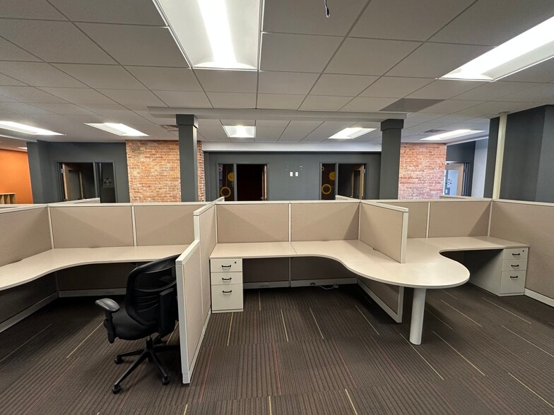 More Photos Of 2217 E 9th St, Cleveland Office For Lease