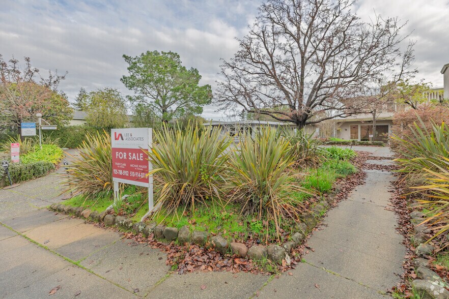 More Photos Of 2 Tamalpais Dr, Corte Madera Religious Facility For Lease