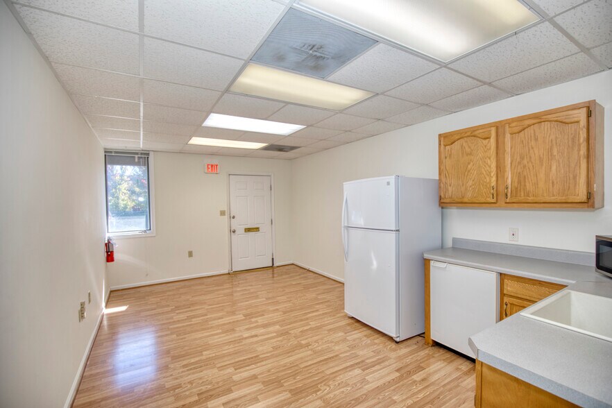 More Photos Of 7151 Richmond Rd, Williamsburg Medical For Lease