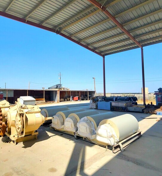 More Photos Of 13547 BV Lake Ct, Bakersfield Warehouse For Sale