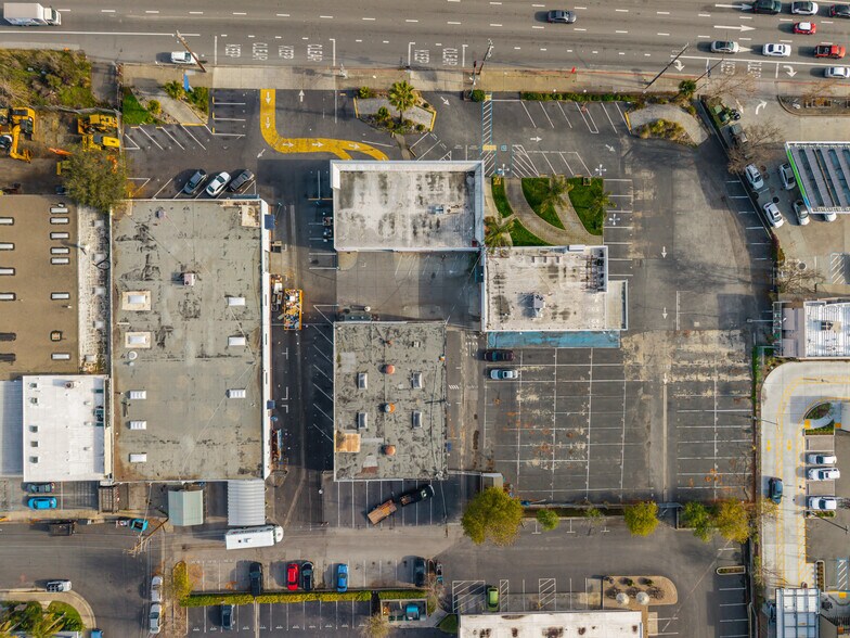 More Photos Of 450 Veterans Blvd, Redwood City Unknown For Lease