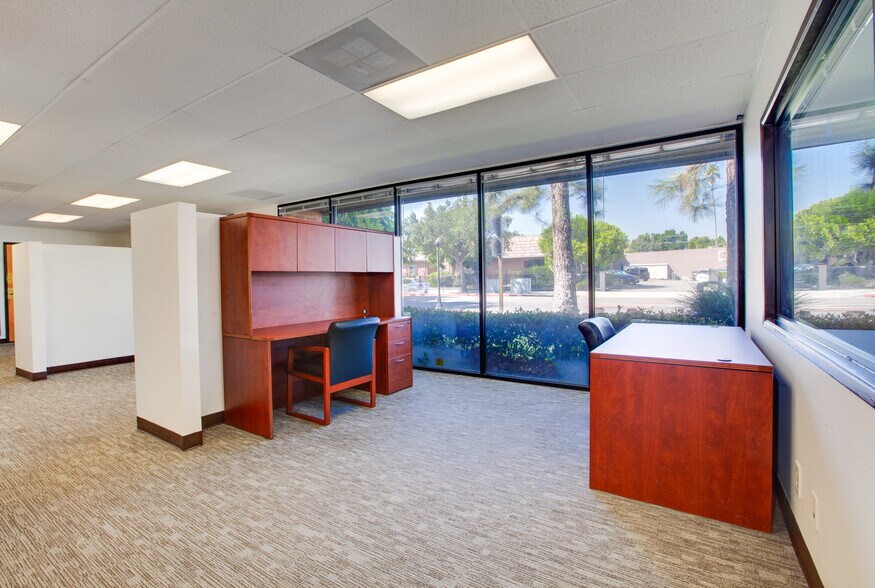 More Photos Of 440 Western Ave, Glendale Office For Lease