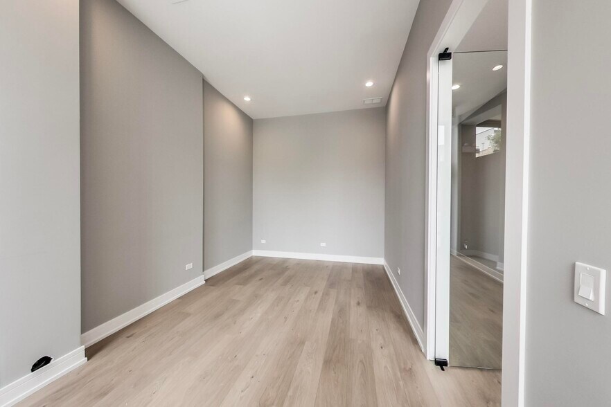 More Photos Of 1330 Western, Chicago Apartments For Sale