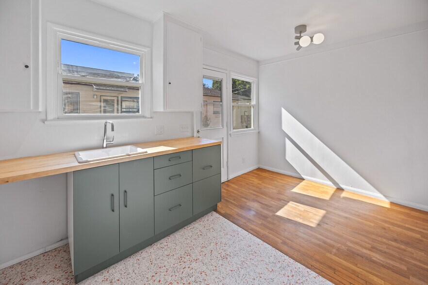 More Photos Of 3017 4th St, Santa Monica Apartments For Sale
