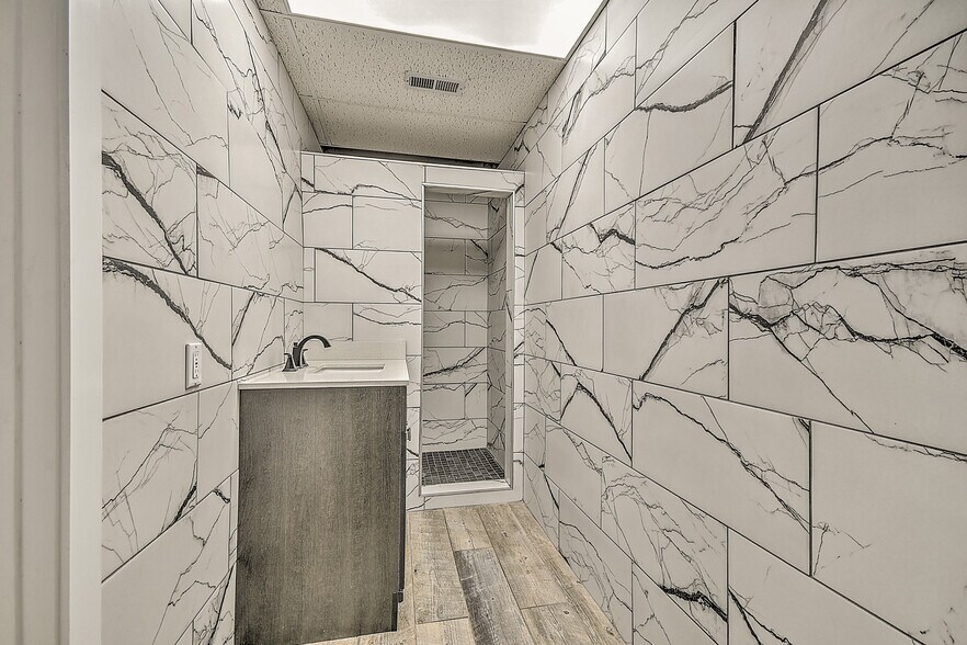 More Photos Of 3930 E Stone Dr, Kingsport Warehouse For Sale