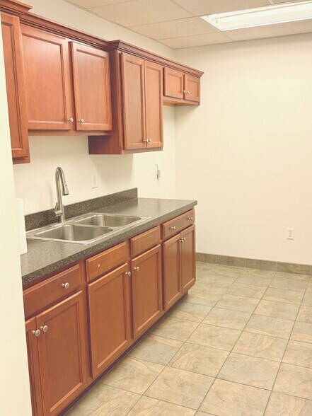 More Photos Of 6065 Parkway North Dr, Cumming Distribution For Sale