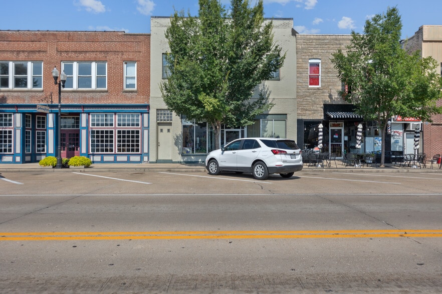 More Photos Of 120 N Main St, De Soto Storefront Retail Residential For Sale
