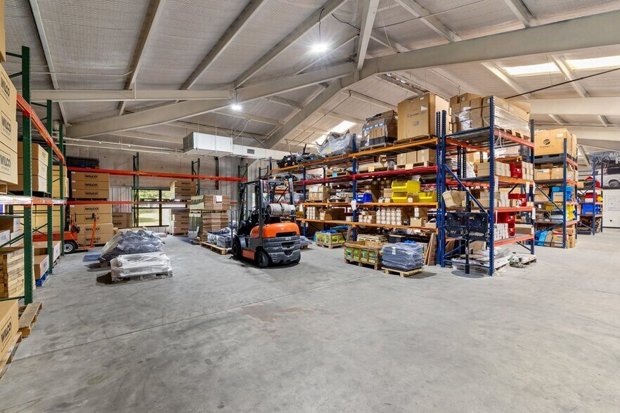 More Photos Of 101 John Kelly St, Burnet Industrial For Sale