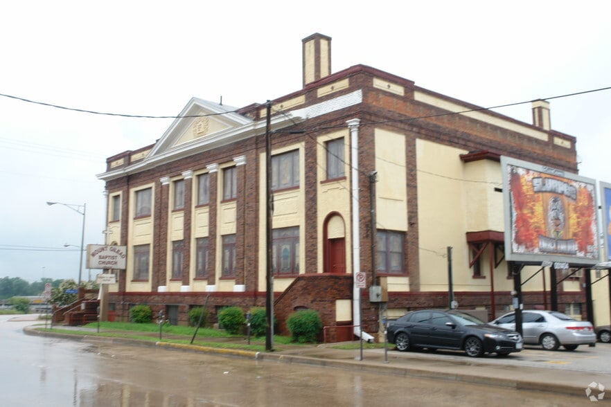 More Photos Of 600 Grove St, Fort Worth Religious Facility For Sale