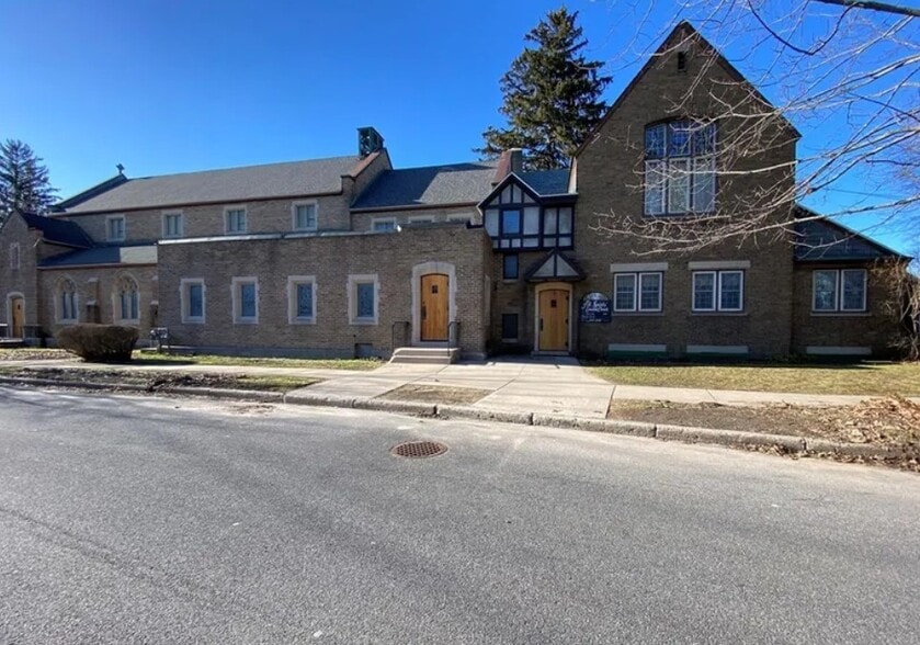 More Photos Of 153 S 1st St, Fulton Religious Facility For Lease