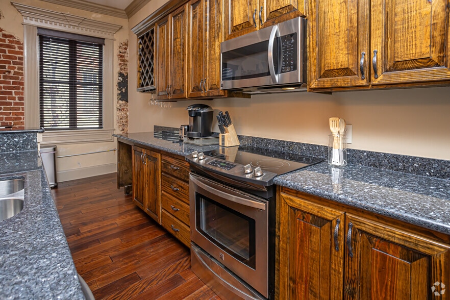 More Photos Of 431-433 Gravier St, New Orleans Apartments For Sale