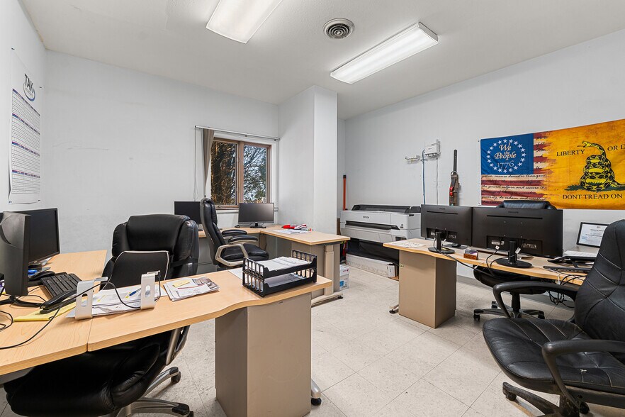 More Photos Of 65 Blodgett Ct, Fond Du Lac Warehouse For Sale