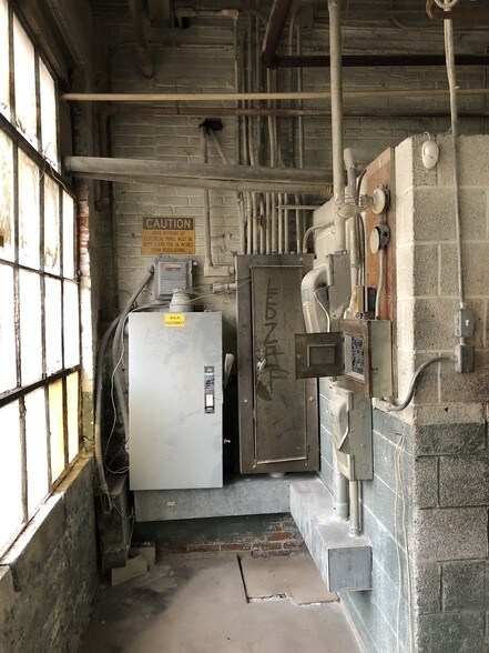 More Photos Of 100 Beecher Ave, Cheltenham Township Warehouse For Lease