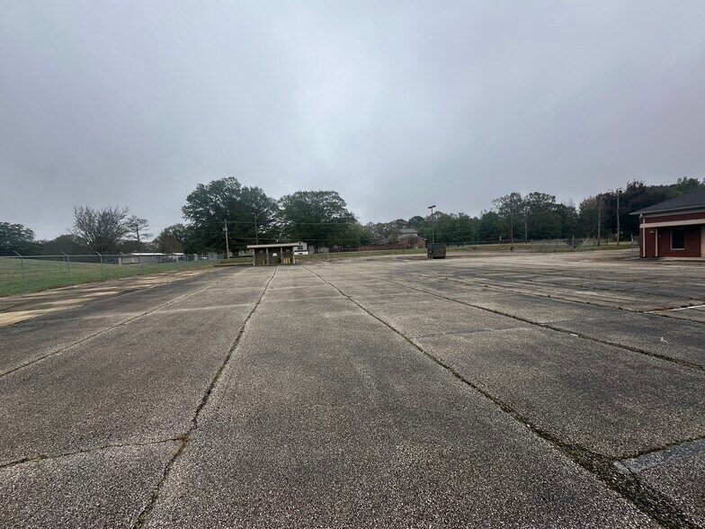 More Photos Of 645 Lucy Black Rd, Bolivar Office Residential For Sale