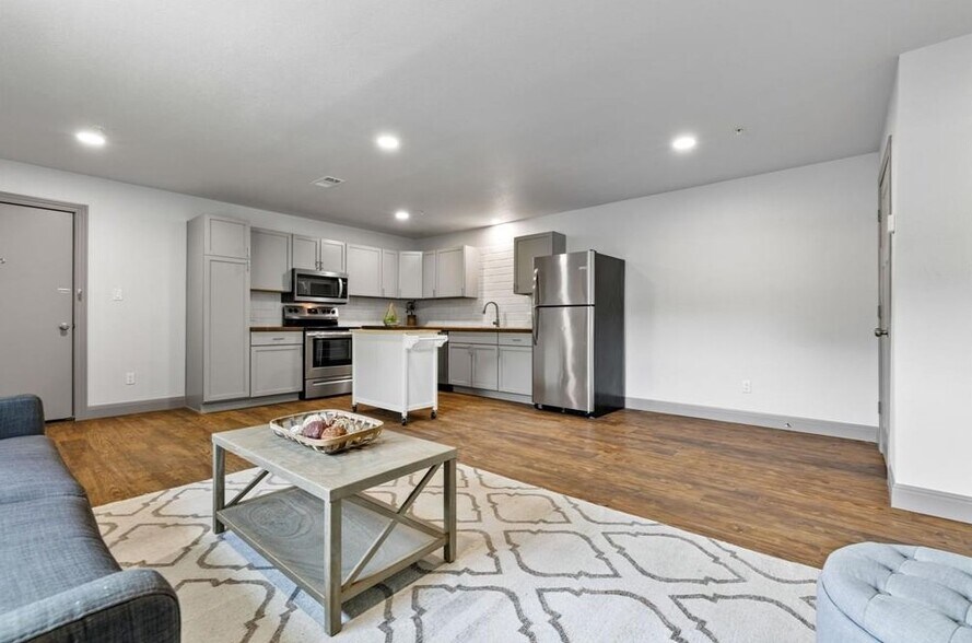 More Photos Of 618 Live Oak St, Blanco Apartments For Sale