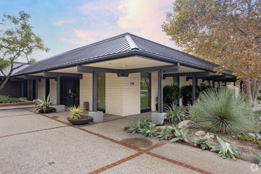 More Photos Of 540 W Woodbury Rd, Altadena Office For Lease