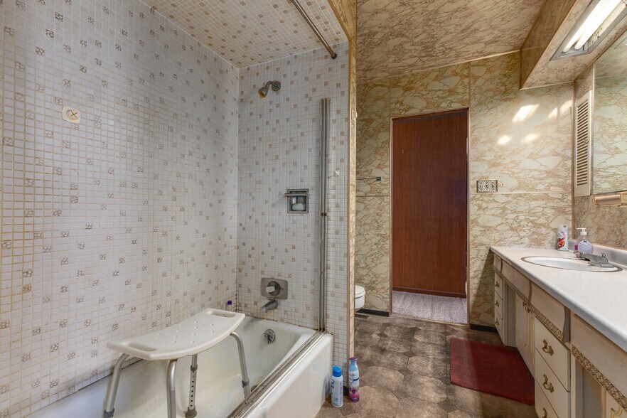 More Photos Of 425 W Main St, Staunton Office For Sale