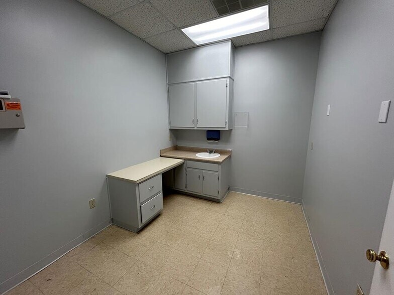 More Photos Of 507 W 3rd Ave, Albany Medical For Lease