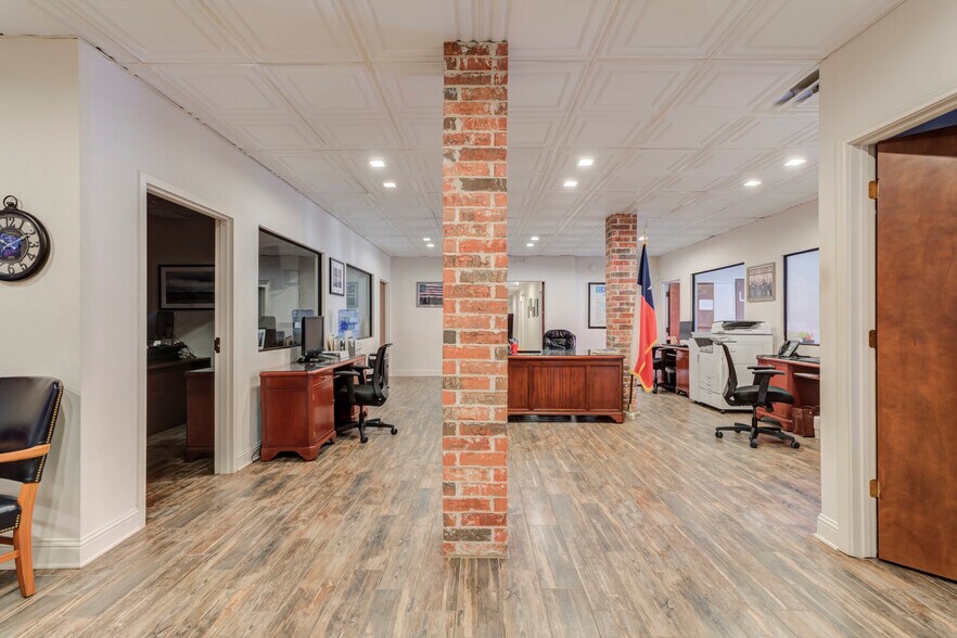 More Photos Of 1312 Texas Ave, Lubbock Office For Sale