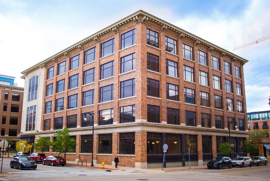 Primary Photo Of 111 Commerce Ave SW, Grand Rapids Schools For Lease