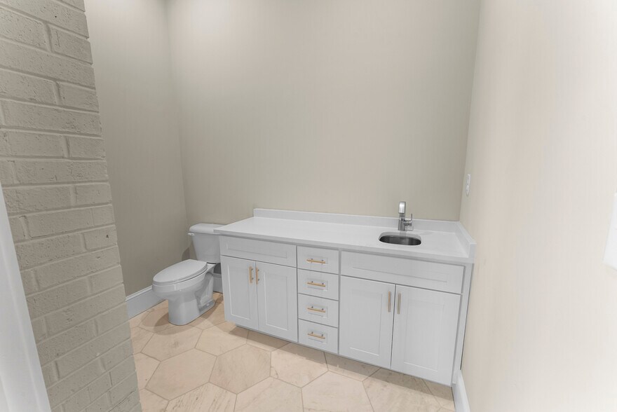 More Photos Of 710 Mall Blvd, Savannah Bank For Sale