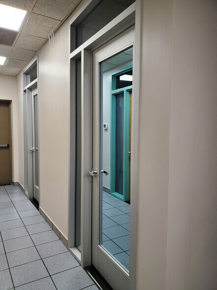 More Photos Of 19 Jackson Ave, Collingdale Manufacturing For Lease