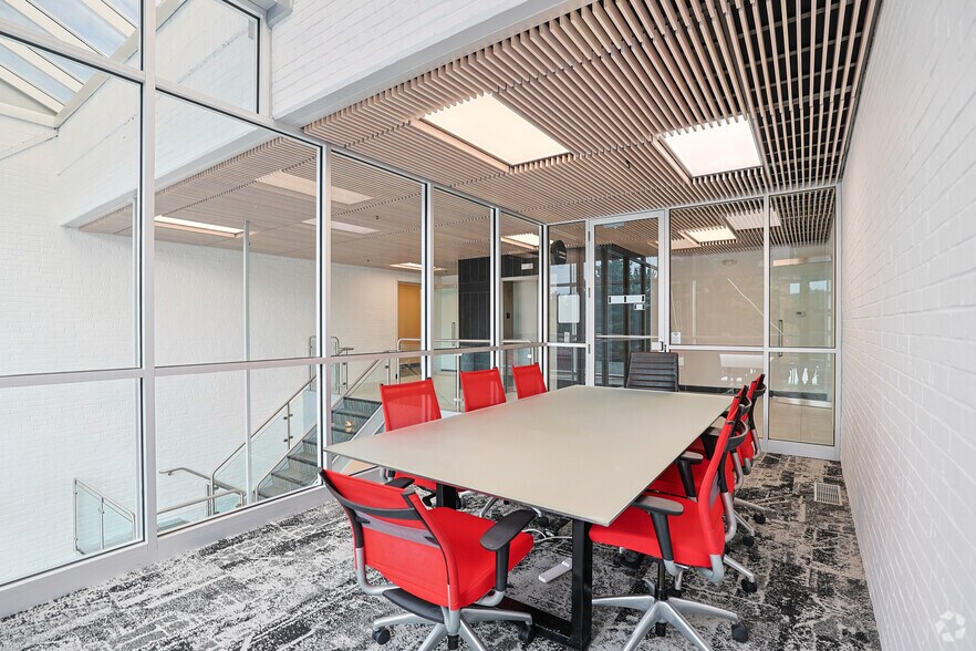 More Photos Of 50 Burlington Mall Rd, Burlington Unknown For Lease