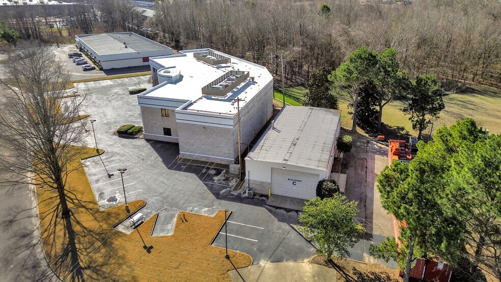 More Photos Of 7375 Adrianne Pl, Bartlett Light Distribution For Lease