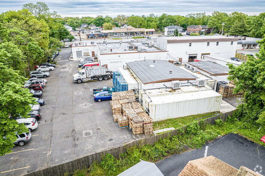 More Photos Of 422-426 Great East Neck Rd, West Babylon Warehouse For Sale