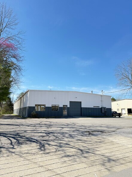 More Photos Of 209 Century Ct, Franklin Distribution For Lease