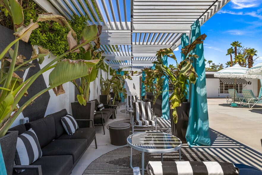 More Photos Of 120 W Vereda Sur, Palm Springs Hotel For Sale