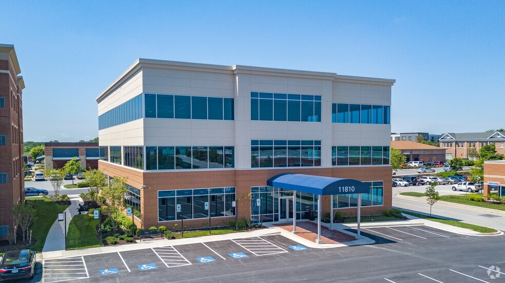 More Photos Of 11820-11860 W Market Pl, Fulton Unknown For Lease