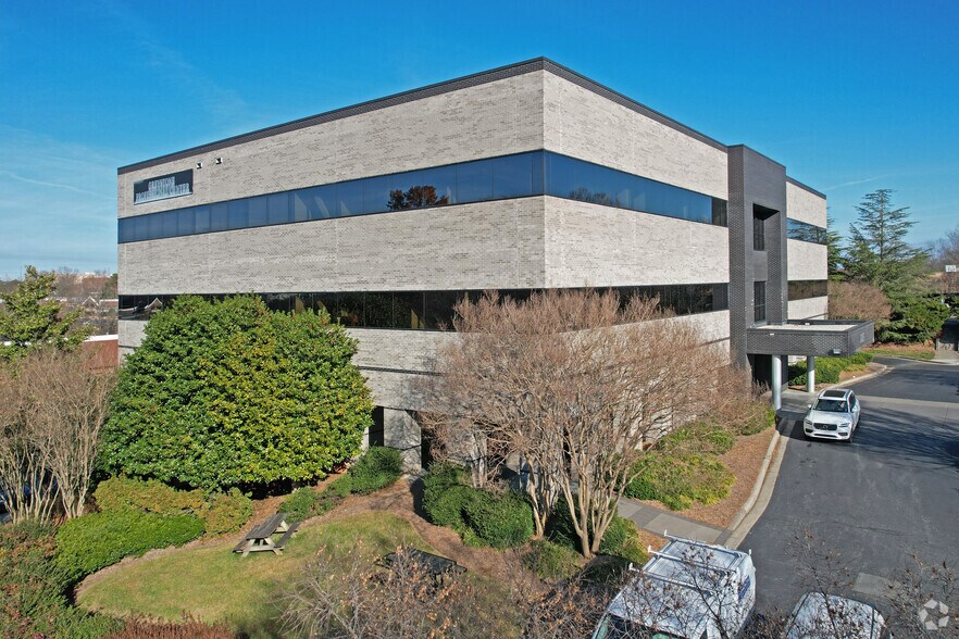 More Photos Of 2025 Frontis Plaza Blvd, Winston-Salem Medical For Lease