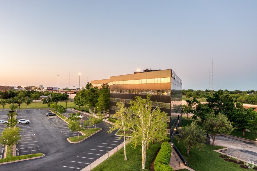 More Photos Of 5801 N Broadway Ext, Oklahoma City Office For Lease