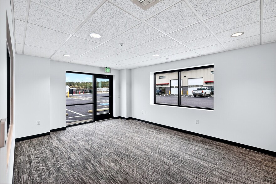 More Photos Of 4524 N Barker Rd, Spokane Valley Showroom For Lease
