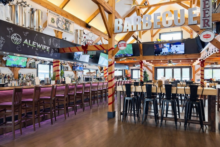 More Photos Of 9095 Sound Ave, Mattituck Restaurant For Sale