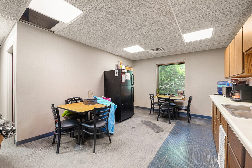 More Photos Of 254 Winnebago Dr, Fond Du Lac Office For Sale