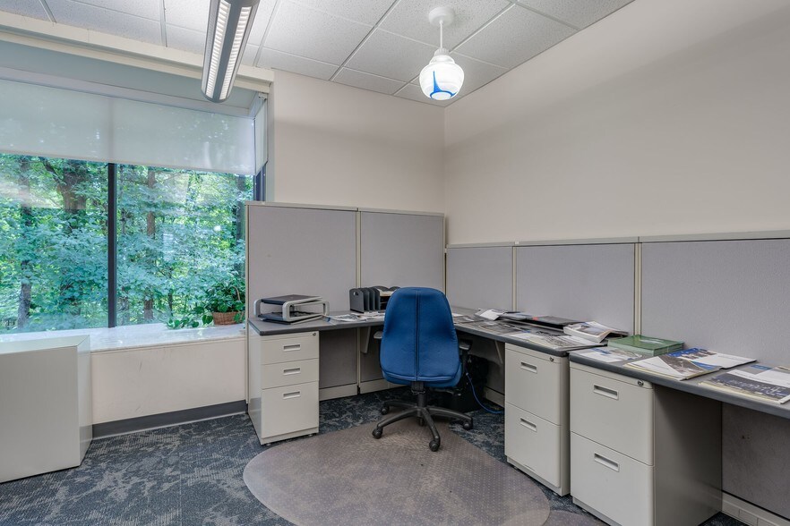 More Photos Of 3825 Columbus Rd, Granville Loft Creative Space For Lease