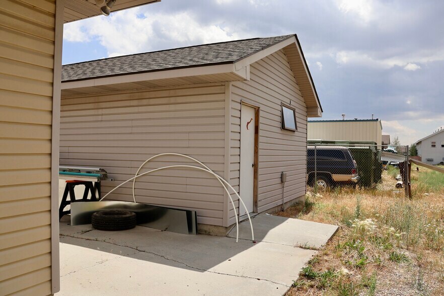 More Photos Of 120 Cole Ave, Pinedale Office For Sale