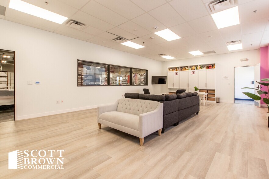 More Photos Of 650 Industry Way, Prosper Showroom For Lease