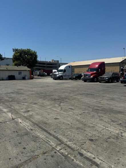 More Photos Of 10986 Vulcan St, South Gate Contractor Storage Yard For Sale