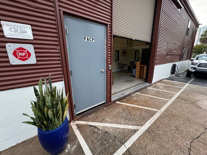 More Photos Of 1942 2nd Ave S, Saint Petersburg Warehouse For Lease